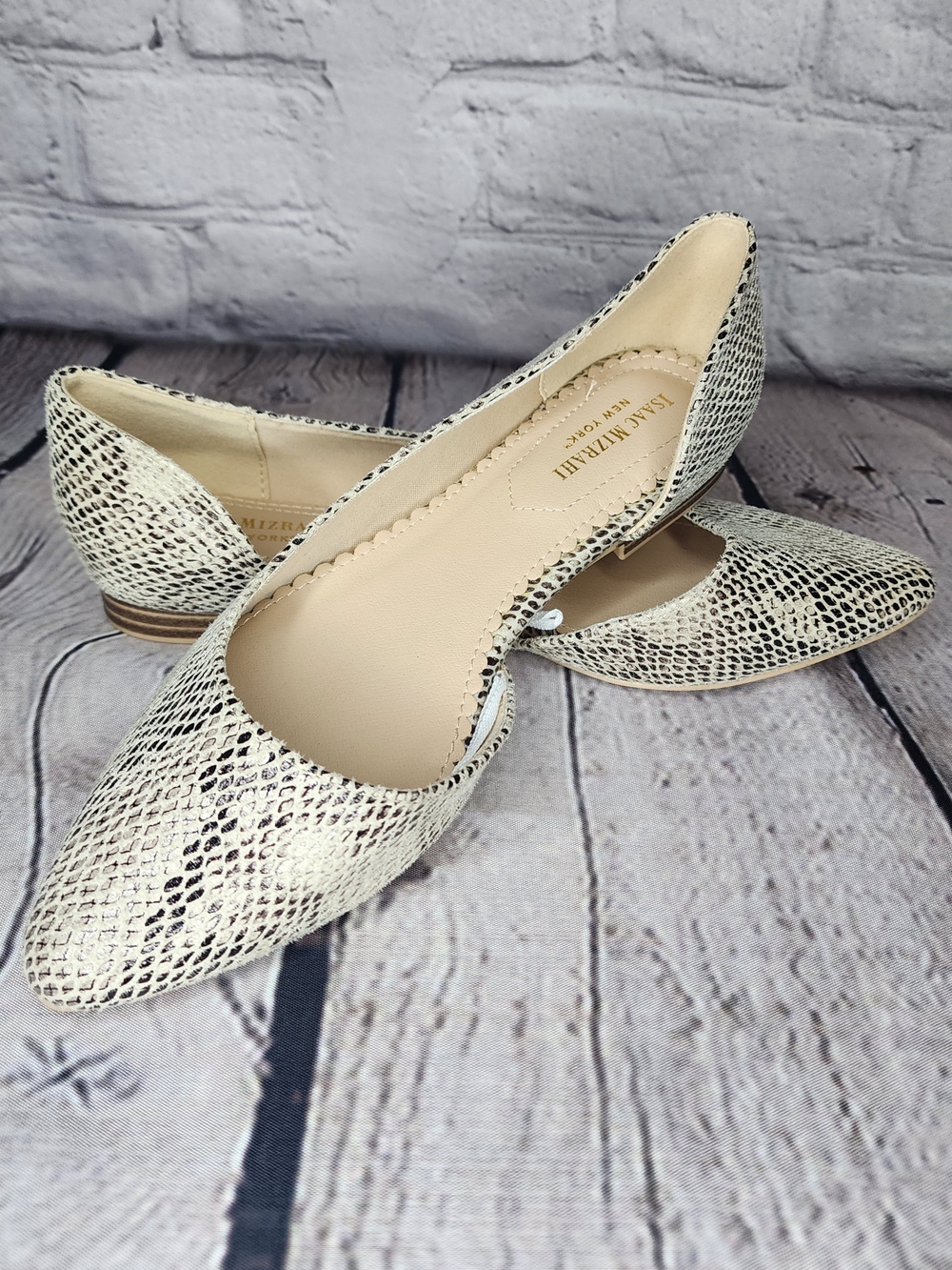 Isaac Mizrahi Snake-Print Pointed Toe Flats in Beige and Black - Picture 6 of 7